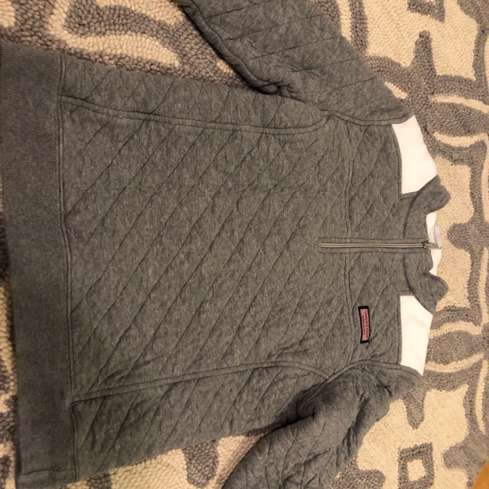 Women’s vineyard vines gray quilted shep shirt